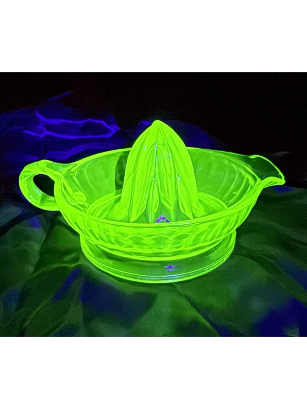 Vintage Uranium Depression Glass Citrus Juicer Reamer 30s Green Vaseline UV Glow